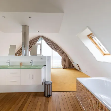 Luxury With Sea View In A On The Boulevard Of Egmond * Egmond aan Zee